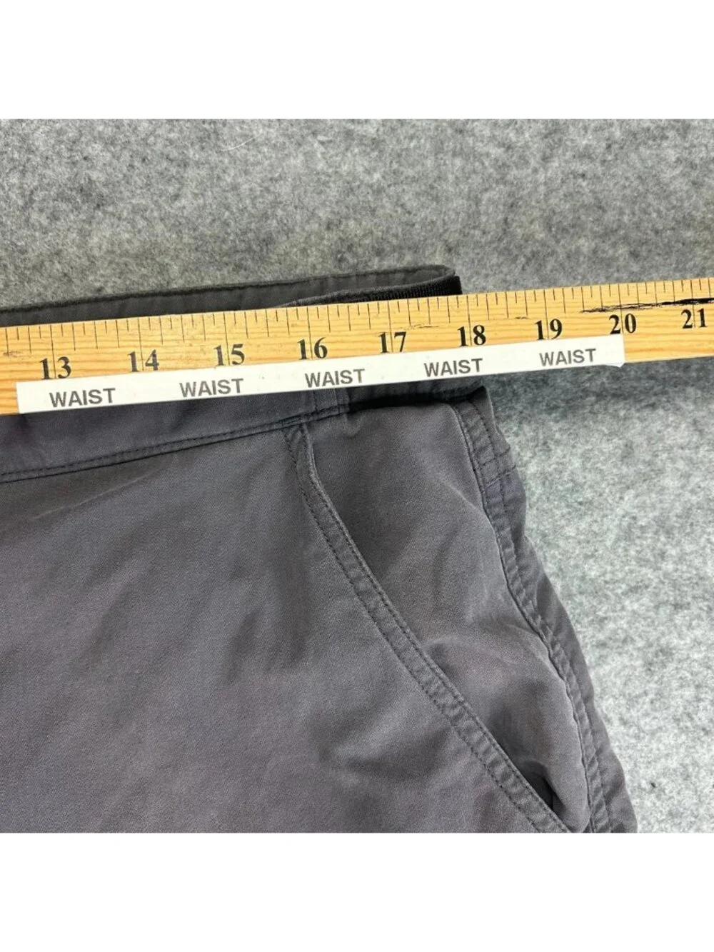 Nike ACG Cargo Shorts Mens 36 Dark Gray Flat Front Zipped Pocket Outdoor Hiking